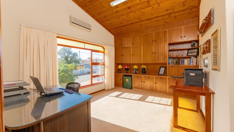 5 Bedroom Property for Sale in Bredasdorp Western Cape